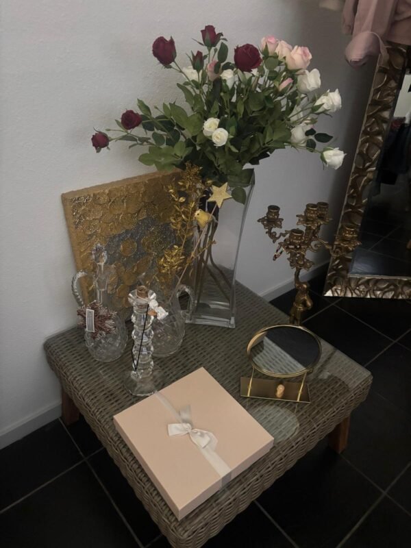 Scatola regalo rosa con fiocco